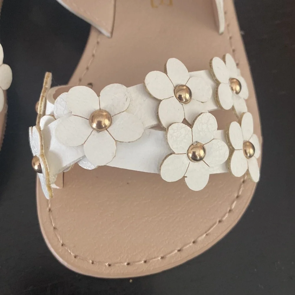 NWT Children’s Place Floral White Sandals